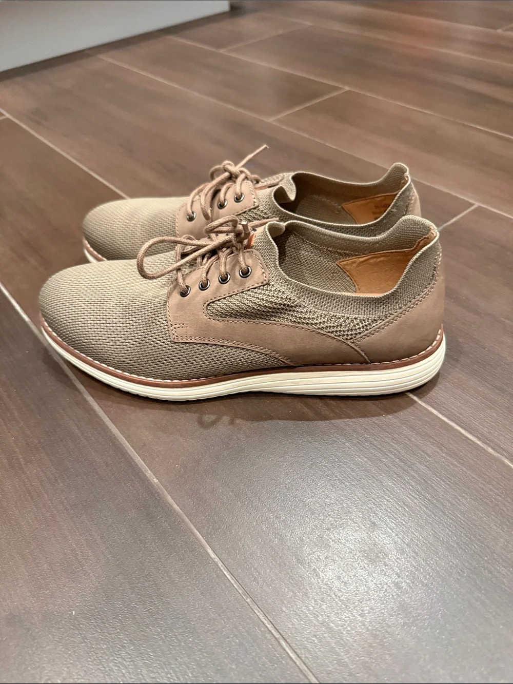 Johnston & Murphy Boys Knit Lace-Up Oxfords in Taupe